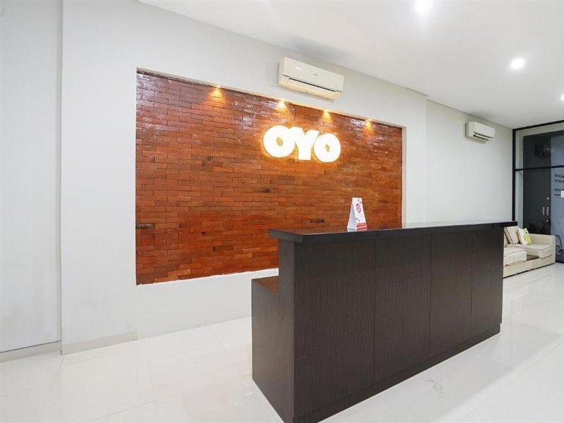 Super Oyo Capital O 449 The Colins Hotel Keputih Luaran gambar