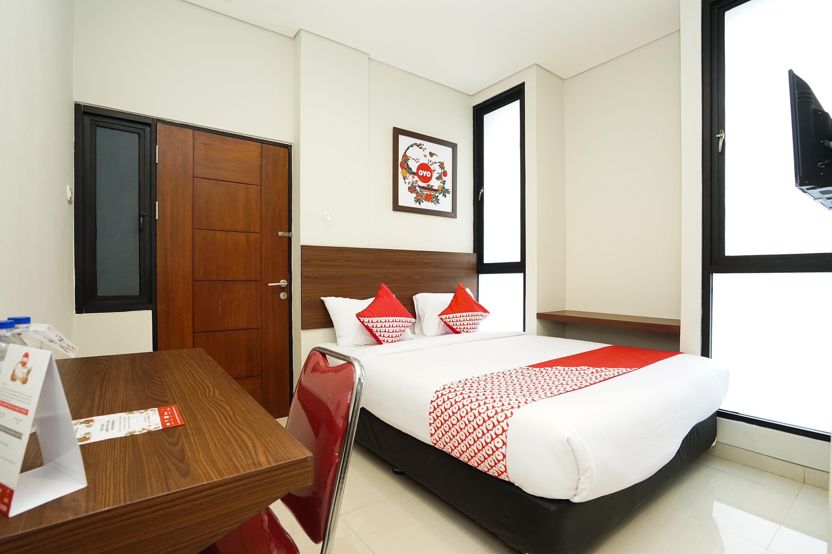 Super Oyo Capital O 449 The Colins Hotel Keputih Luaran gambar
