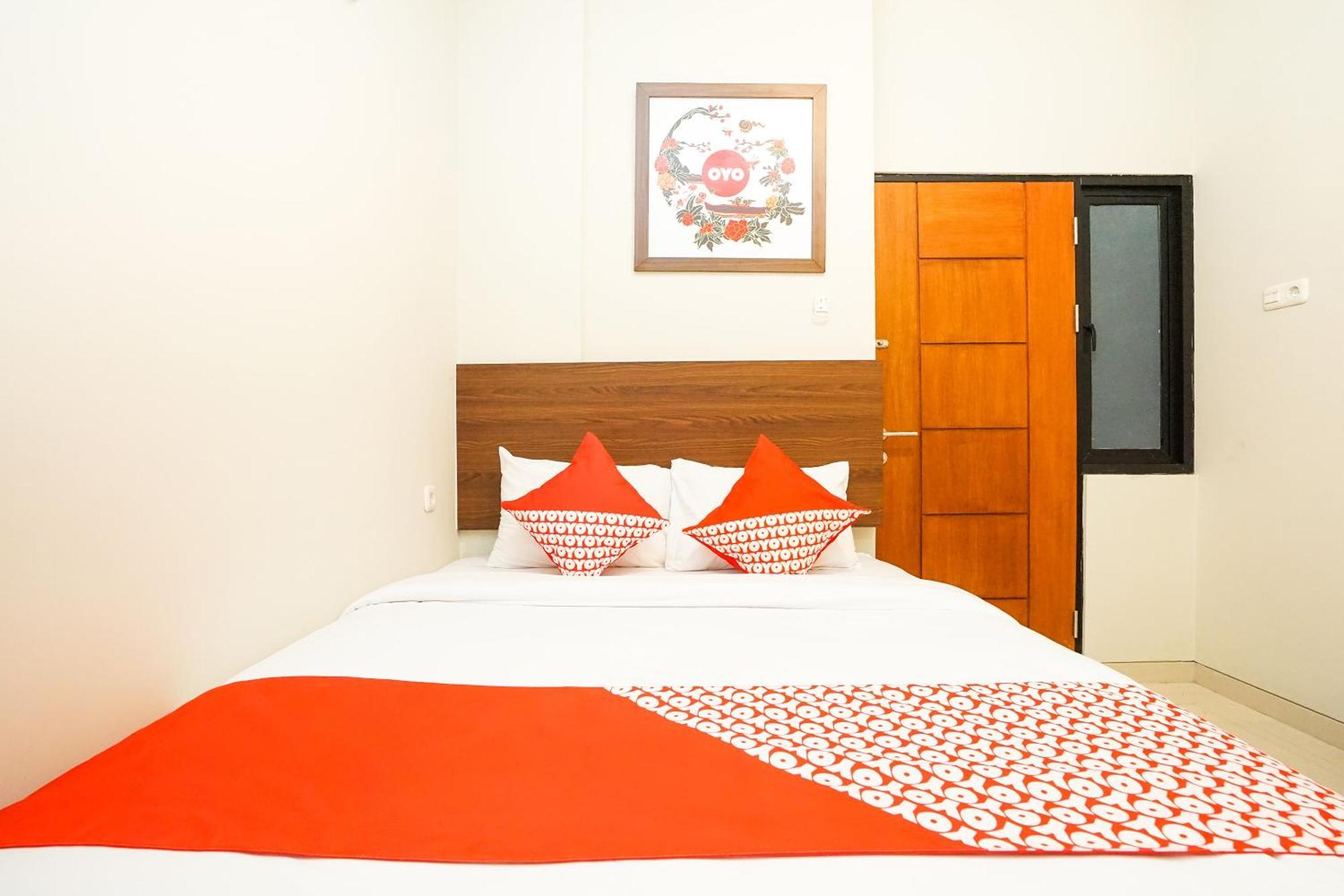 Super Oyo Capital O 449 The Colins Hotel Keputih Luaran gambar