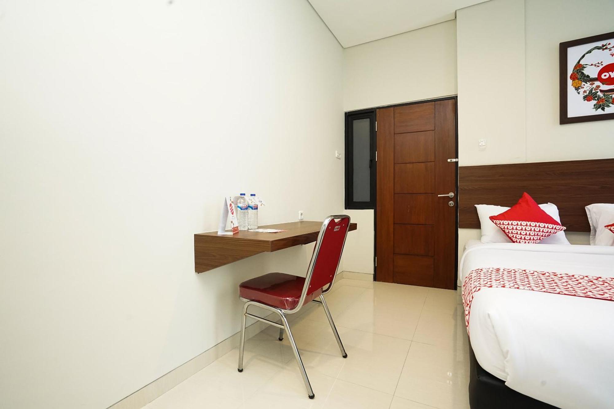 Super Oyo Capital O 449 The Colins Hotel Keputih Luaran gambar