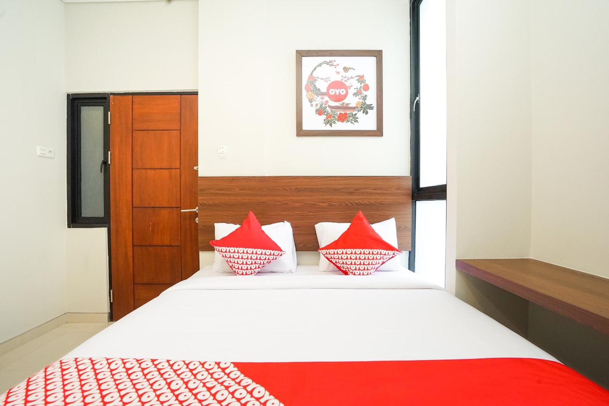 Super Oyo Capital O 449 The Colins Hotel Keputih Luaran gambar