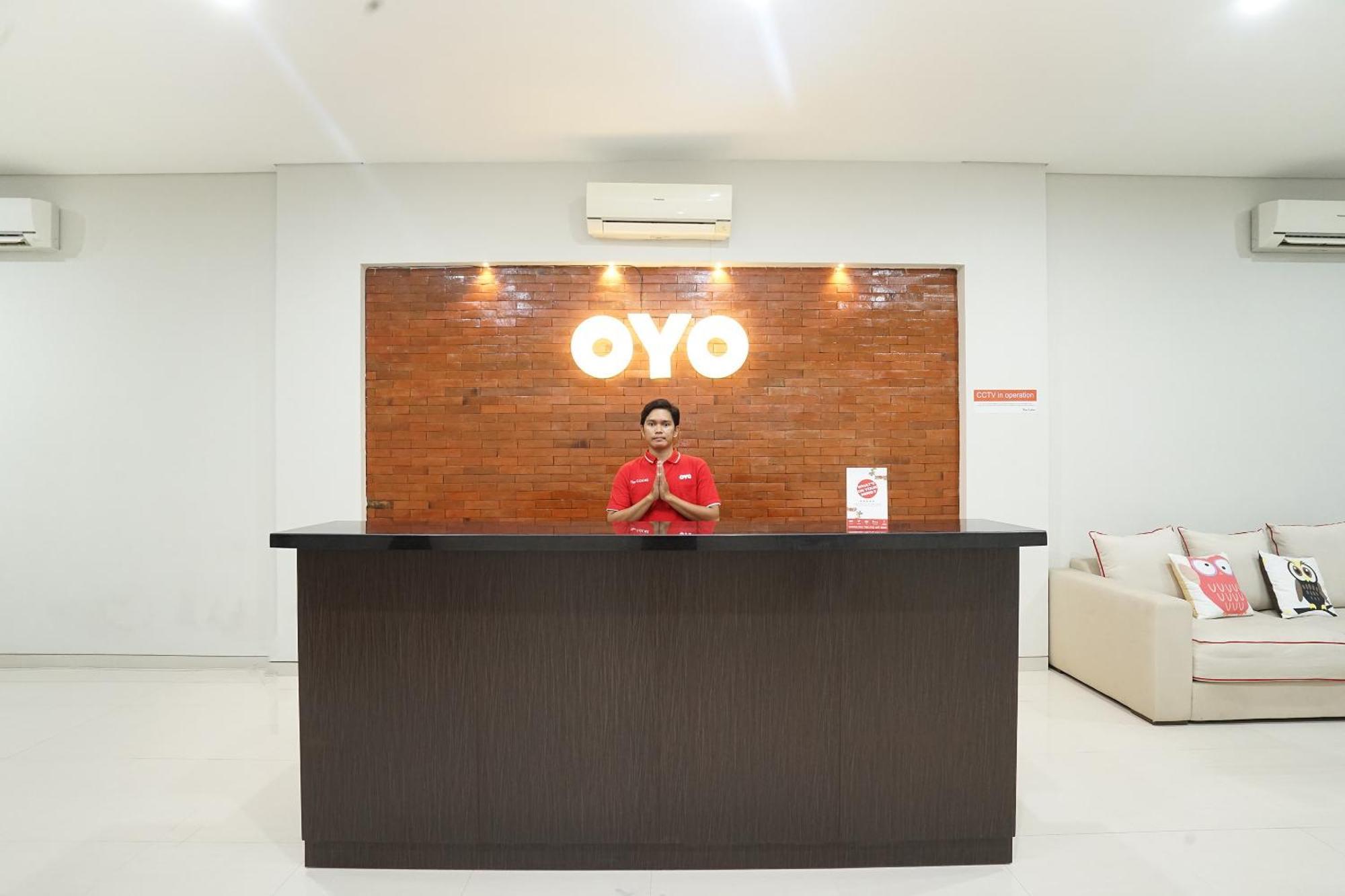 Super Oyo Capital O 449 The Colins Hotel Keputih Luaran gambar