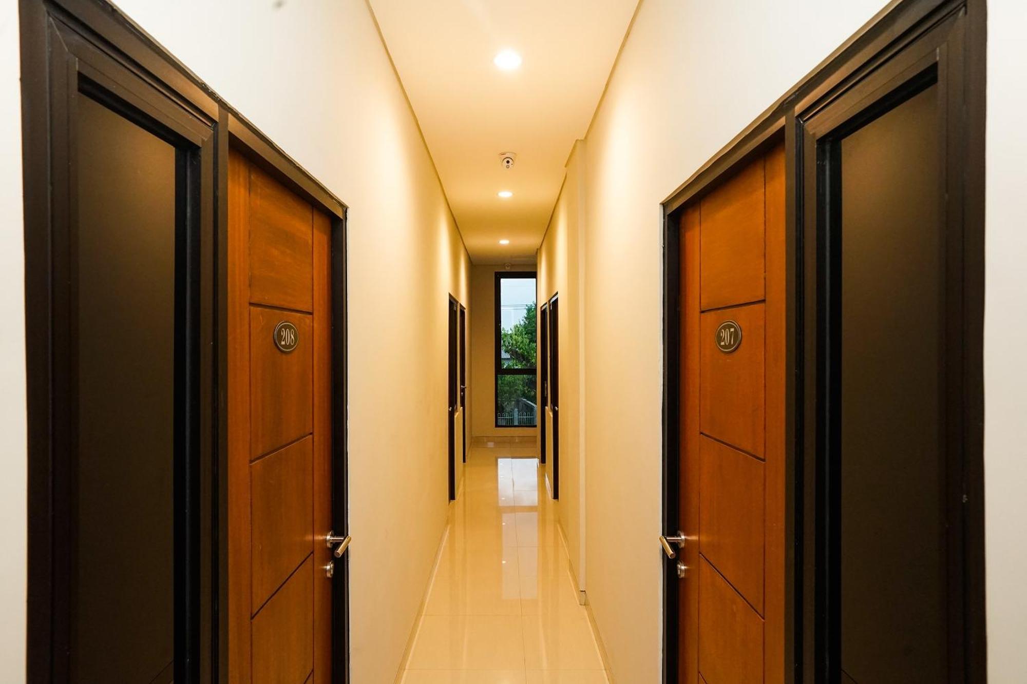 Super Oyo Capital O 449 The Colins Hotel Keputih Luaran gambar
