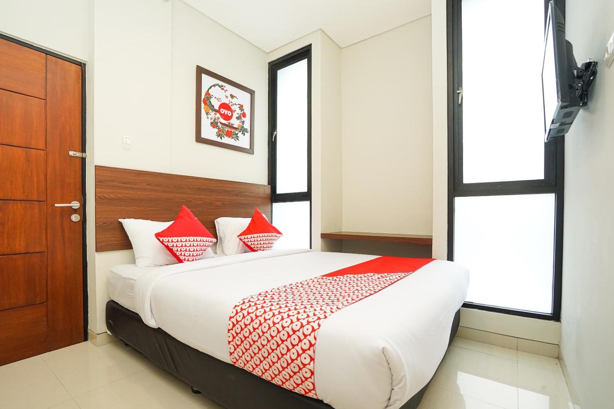 Super Oyo Capital O 449 The Colins Hotel Keputih Luaran gambar