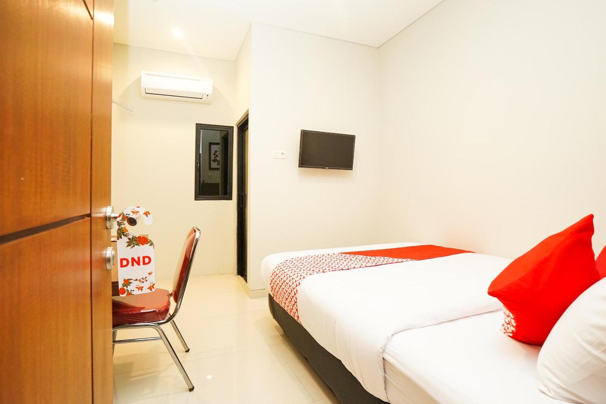 Super Oyo Capital O 449 The Colins Hotel Keputih Luaran gambar