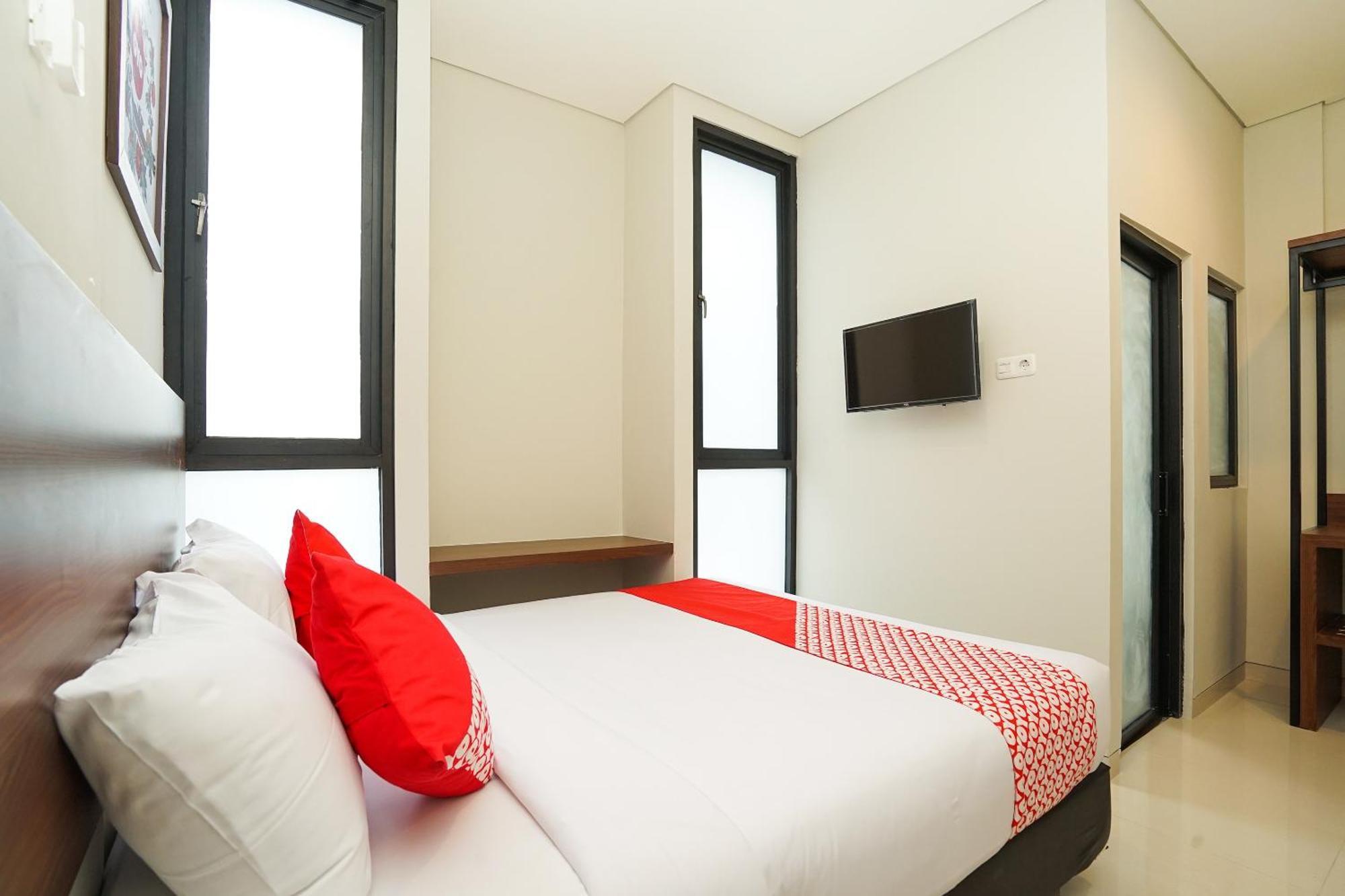 Super Oyo Capital O 449 The Colins Hotel Keputih Luaran gambar