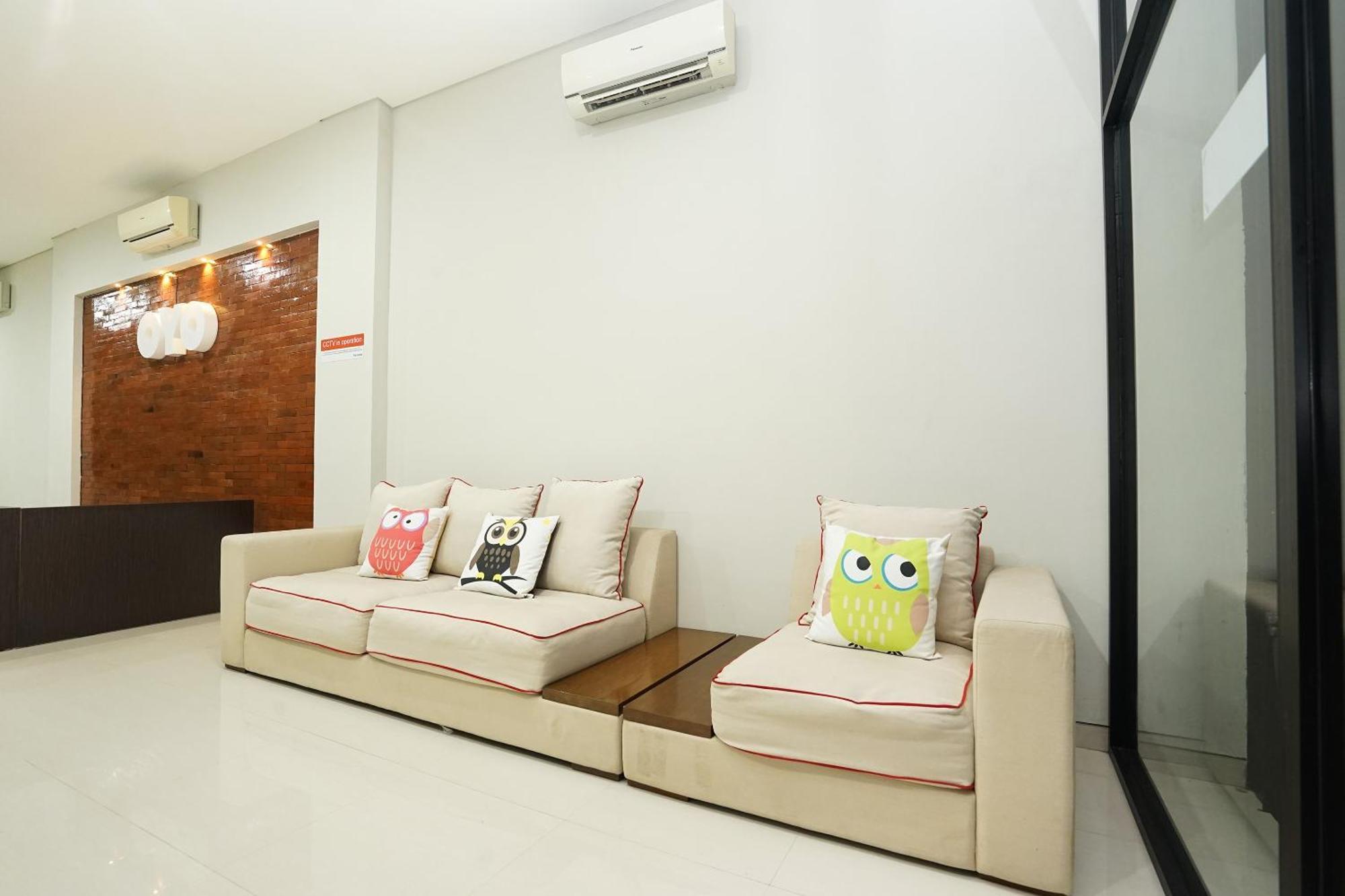 Super Oyo Capital O 449 The Colins Hotel Keputih Luaran gambar